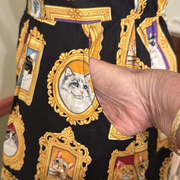 RETROLICIOUS CAT LADY PORTRAIT DRESS. SIZE S - Picture 4 of 12